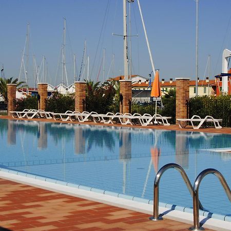 Residence Maestrale Каорле Екстериор снимка