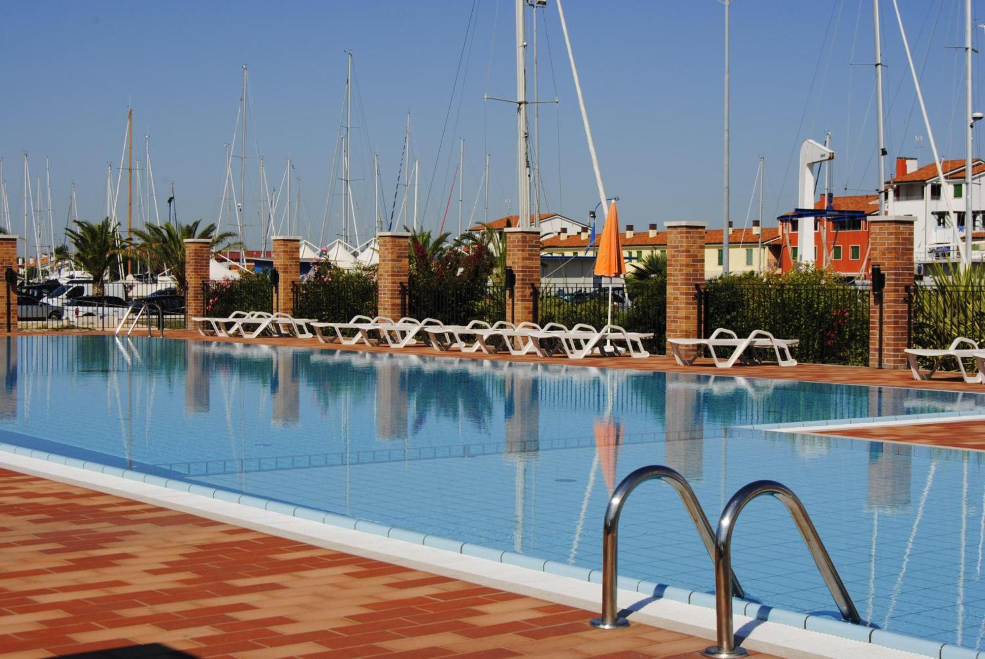 Residence Maestrale Каорле Екстериор снимка